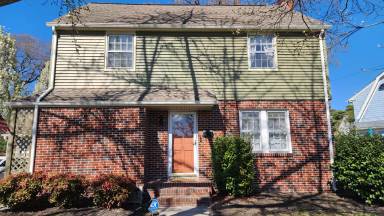 Main picture of 300 Russell St