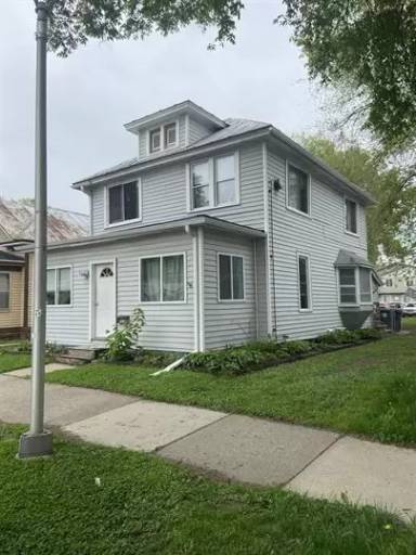 Main picture of 923 6th St S