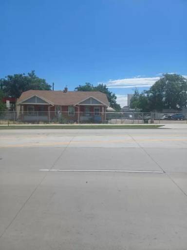 Main picture of 4656 Brighton Blvd