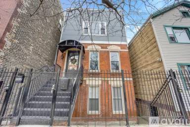 Main picture of 1317 W 18th Pl