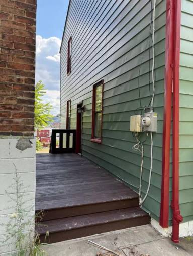 Main picture of 939 Lamont St