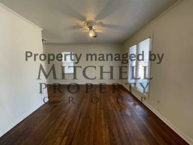 Main picture of 3610 S Lipscomb St