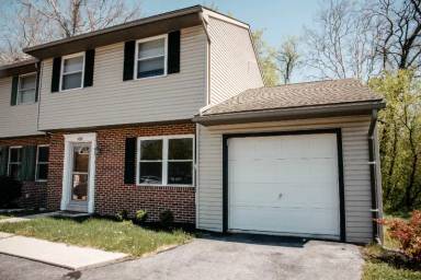 Main picture of 9101 Joyce Ln