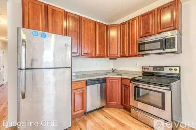 Main picture of 2400 W Thompson St