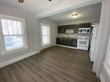 Main picture of 1114 College St N