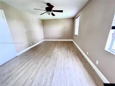 Main picture of 8291 SW 44th Pl