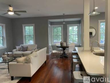 Main picture of 10 Parade St
