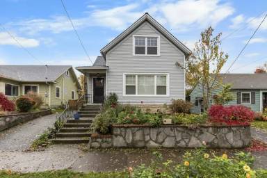 Main picture of 1807 SE 43rd Ave