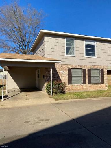 Main picture of 103 Carriage Square Dr
