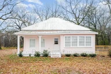 Main picture of 3612 E Brief Rd