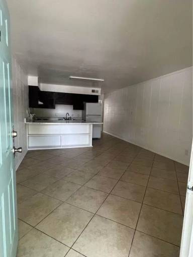 Main picture of 406 Corvet St