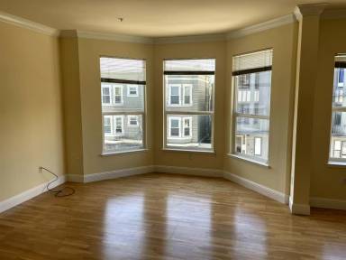 Main picture of 1702 Washington St