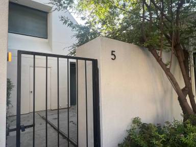 Main picture of 909 Alvarado Ave