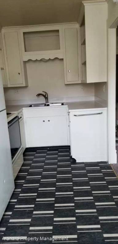 Main picture of 125 W James St