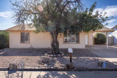 Main picture of 809 W El Prado Rd