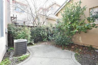 Main picture of 453 Whisman Park Dr