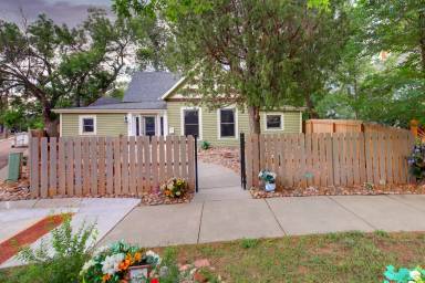 Main picture of 1017 W Kiowa St