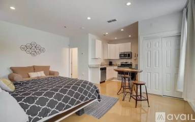 Main picture of 947 N Ormewood Park Dr SE