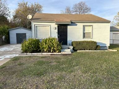Main picture of 233 E 27th Ct N