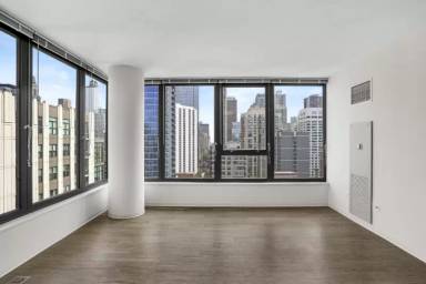 Main picture of 163 W Superior St