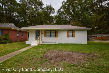 Main picture of 1386 Oak Ridge Dr