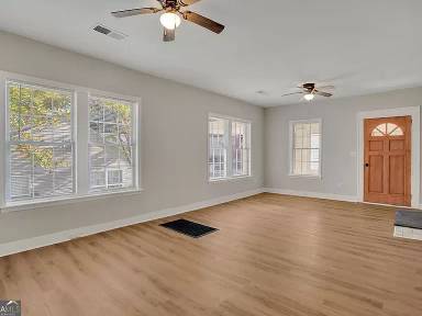 Main picture of 556 Holly St NW