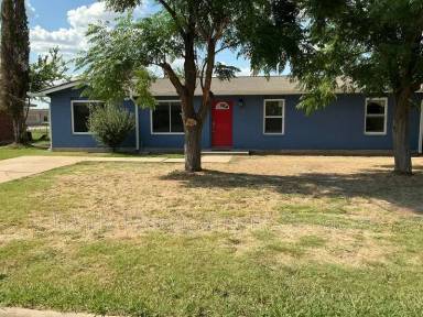 Main picture of 1703 SE 13th St