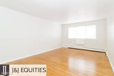 Main picture of 1040 W Hollywood Ave Apartments