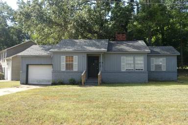 Main picture of 1501 Carol Cir