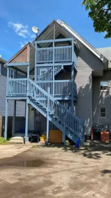 Main picture of 380 Blatchley Ave