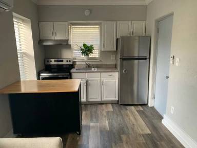 Main picture of 615 Woodlawn Blvd