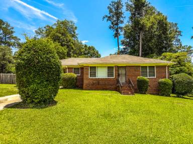 Main picture of 2525 Tredway Dr