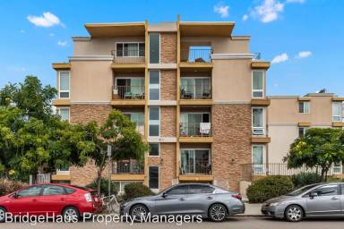 Main picture of 4111 Illinois St