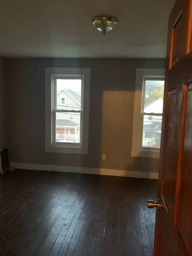 Main picture of 21 Maple St