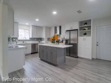 Main picture of 2334 E Division St