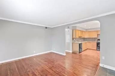 Main picture of 1302 S Quinlan Park Rd