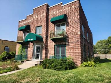 Main picture of 1304 N Main St