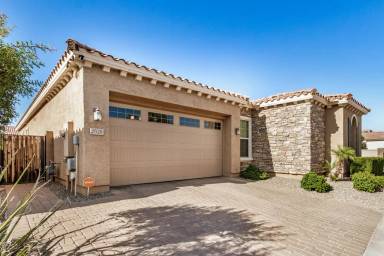 Main picture of 2920 E Madison Vistas Dr
