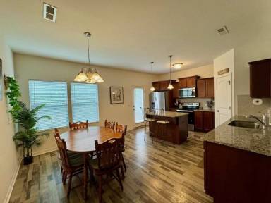 Main picture of 515 Smokehouse Ln
