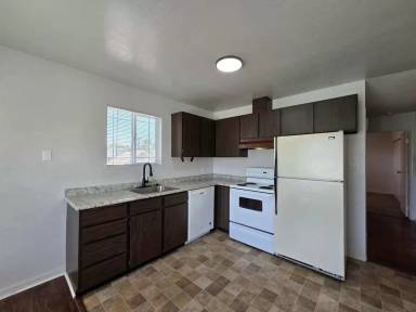 Main picture of 939 N Baker Ave