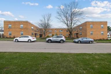 Main picture of 10 Bradley Ave