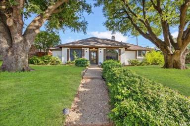 Main picture of 2000 E Branch Hollow Dr