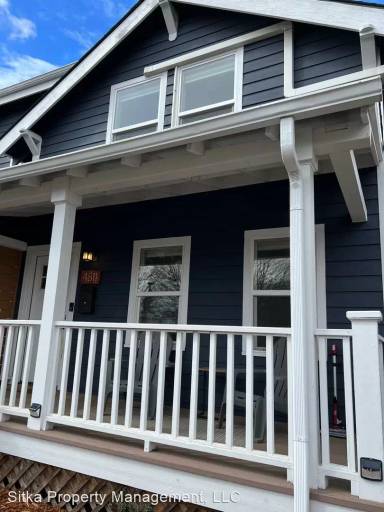 Main picture of 4811 NE Grand Ave