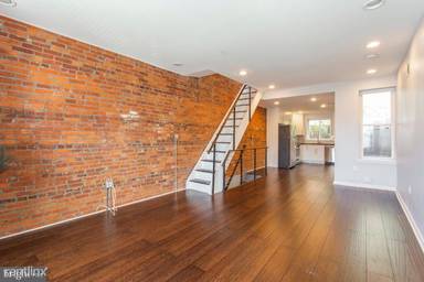 Main picture of 1319 N Marston St