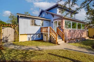 Main picture of 10526 Fremont Ave N
