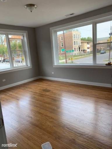 Main picture of 1147 E 72nd St