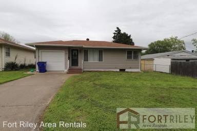 Main picture of 634 W 2nd St