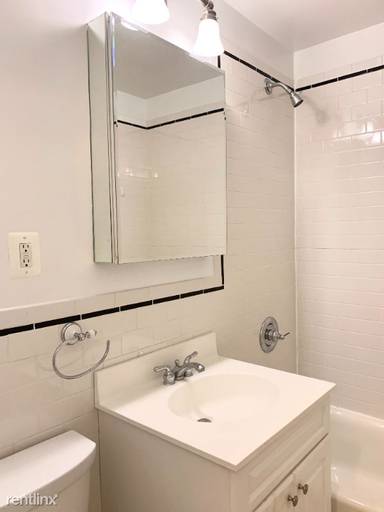 Main picture of 44 W 72nd St