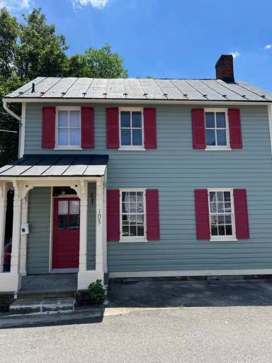 Main picture of 105 Royal St SW