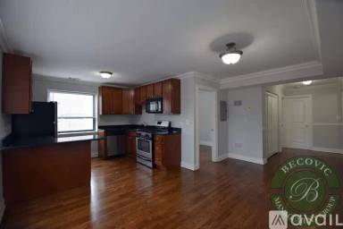 Main picture of 7616 N Marshfield Ave